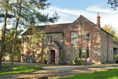 Image de 4 chambres à coucher à Low Dinsdale