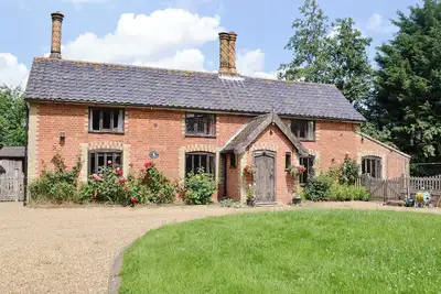 Image de 3 chambres à coucher à Linstead Parva, near Southwold