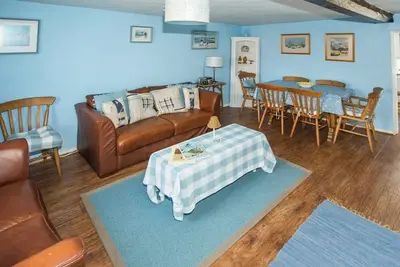 Image de Delphinium Cottage - Ukc2843