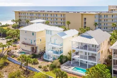 Image de Sunny Daze - Vues sur le golfe, piscine communautaire chauffée, boutiques et restaurants à proximité!