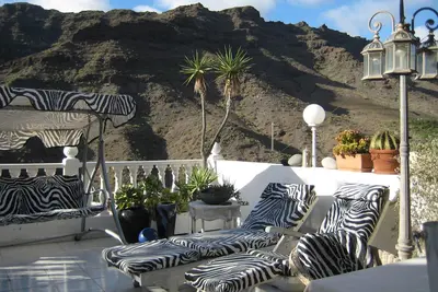 Image de Détendez-vous pour 2, jacuzzi privé sur grande terrasse, vue montagne, wifi