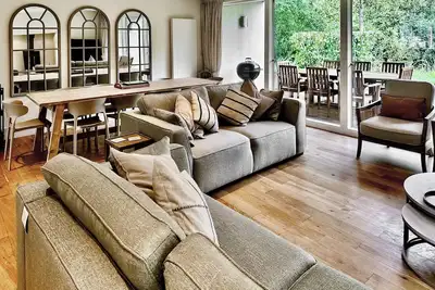 Image de 5 chambres à coucher à Cirencester