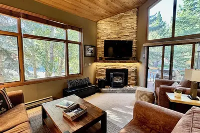 Image de Your High Sierra Basecamp - Promenade aux restaurants / boutiques, piscine, jacuzzi, familial