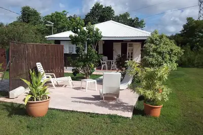 Image de Spacieux Bungalow Creole Type F2 Au Calme 800m Du Bourg 97180 Sainte Anne