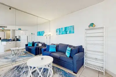 Image de Nouvelle Liste! Condo en bord de mer avec balcon et piscine / bain à remous / salle de sport / tennis communs