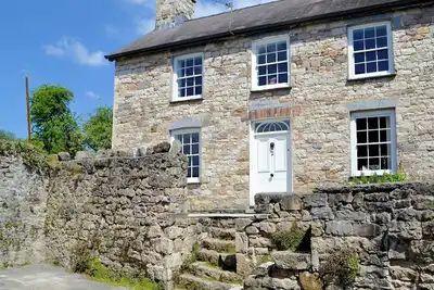 Image de 3 chambres à coucher à Llandybie, near Llandeilo