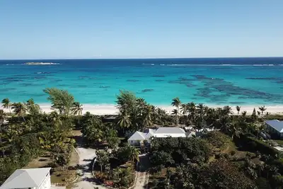 Image de Unité de studio directement sur la plage de Pink Sand Double Bay! \"Senza Nome\"