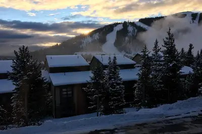 Image de Big Sky Condo - Accès skis aux pieds à la station Big Sky, fraîchement rénové