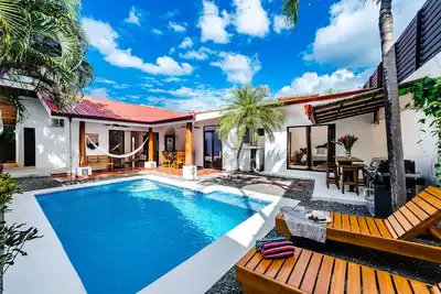 Image de Piscine privée, 6 couchages, maison avec jardin, proche de la plage