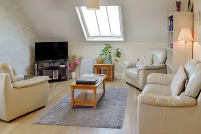 Image de 2 chambres à coucher à Bridport