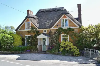 Image de 4 chambres à coucher à Chideock, near Bridport