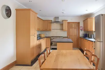 Image de 6 chambres à coucher à Ferryside