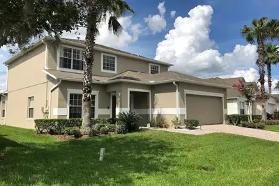 5 chambres, 3 salles de bain maison exécutive sur communauté fermée sécurisée, à 15 minutes de Disney