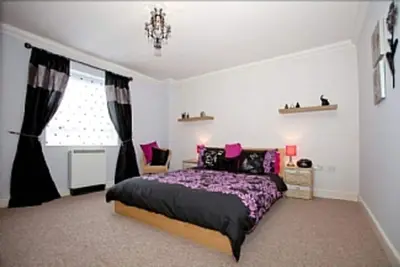 Image de Appartement de trois chambres au rez-de-chaussée dans le centre-ville de York avec parking