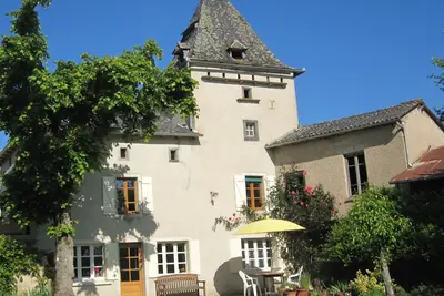 Cottage de charme, cadre tranquille, vue imprenable. Grand jardin privé avec piscine