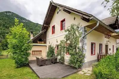 Image de Superbe 2 lits \/ 1. 5 B pour 5 minutes de chalet privé à partir de vues spectaculaires de Bled