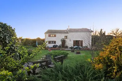 Image de Vieux, Caractéristiques, Maison Charentaise, Tranquille Vignoble Localisation