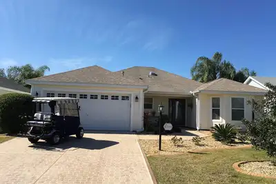 Image de Incroyable 3 ch maison avec voiturette de golf et barbecue près du lac Sumter Landing Market Sq!