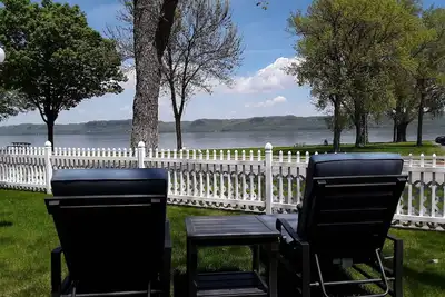 Image de Fantastique grande maison familiale sur le magnifique lac Pepin!