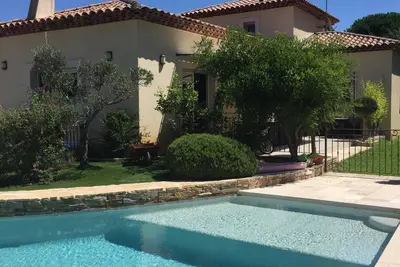 Image de Villa avec piscine à six fours
