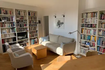 Image de Appartement contemporain au bord du canal du midi. 85 m2. Garage privé.