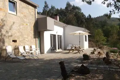 Image de Ferme Dans Une Maison En Pierre Cosy, Retraite Dans La Nature