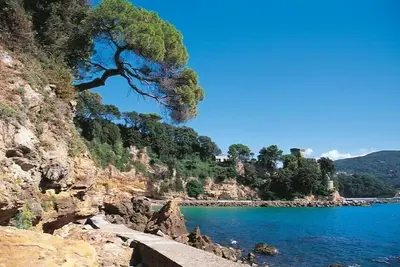 Image de Idyllic air-conditioned apartment with private garden, by the sea
