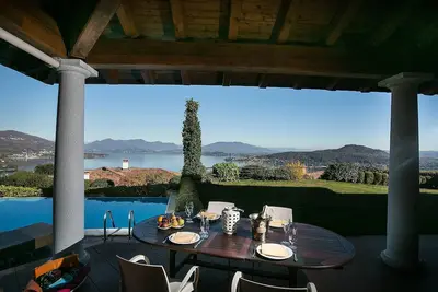 Image de Verbano est une charmante villa sur le lac Majeur, avec vue imprenable sur le lac, piscine privée, 4