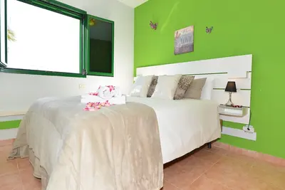 Image de Ocean Balcony Apartment- en bord de mer