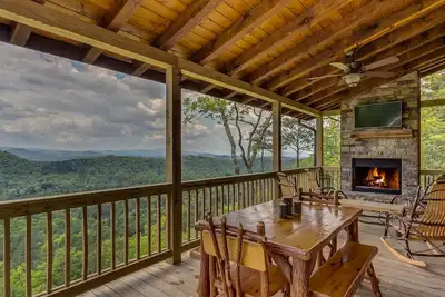 Détente, cabine isolée, magnifique coucher de soleil / vue sur la montagne, table de billard, bain à remous