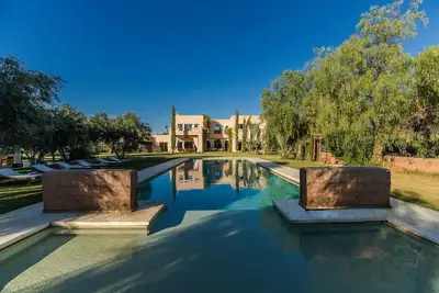 Image de Villa sur un hectare avec grande piscine privée, toute proche de Marrakech