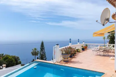 Magnifique Villa Vue imprenable sur la Mer, piscine privée, sauna & jacuzzi.