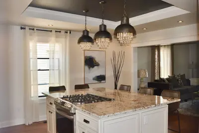Image de Luxurious Home Downtown Rapid City - Purle House - Emplacement! Emplacement! Emplacement!