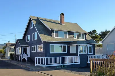 Image de Oceanfront avec Vues - 4 Bed \/ 2 Ba w \/ Accès facile à la plage sur le côté sud de la promenade.