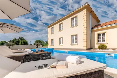Image de Maison de vacances pour 8 personnes avec 130 m² à Rojnici (60641)