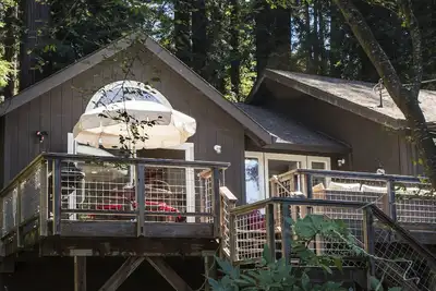 Image de Cozy Cove ~ Retraite familiale avec Ping Pong - Marchez jusqu'à la rivière Russian!