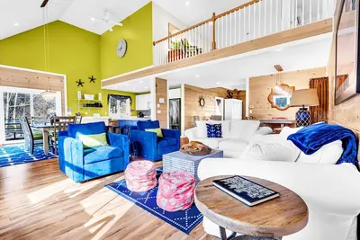 Image de Nouveau Luxury 5 Bed 5 Bath - Family / Pet Friendly, Walk to Town, Minutes to Beach