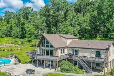 Image de Vue imprenable sur la montagne à longue portée et piscine extérieure privée!