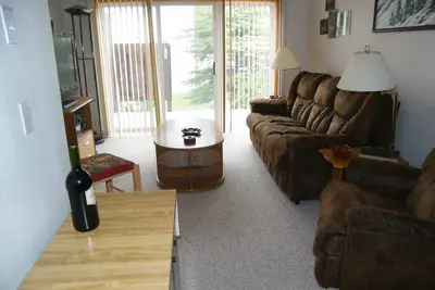 Image de Presque Ski-In / Ski-Out 2 Bd / 2 Ba Rez-de-chaussée Condo