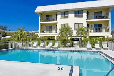 Image de Anna Maria Island Beach View 208-Accès à la plage privée - Piscine chauffée - Deux balcons - Douze restaurants avec quelques minutes à pied