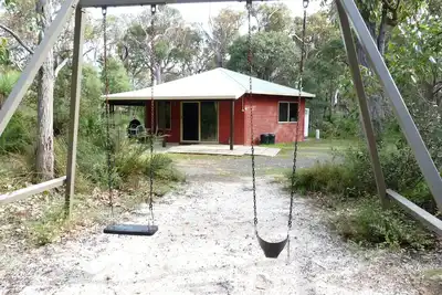 Image de Spacieux chalet entièrement indépendant de deux chambres, niché dans la brousse