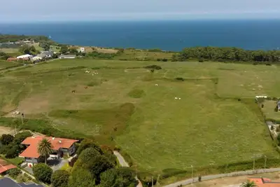 Image de 8 Chambres. 600 m2, Maison. 3000 m2 Jardin. 500 m2 de Parking.