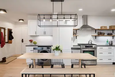 Image de # 1410a | 2bdrm | Belvédère | 4e étage, vue magnifique sur le village de montagne