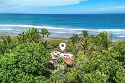 Image de Beach Front Home avec piscine et terrasse - 8 personnes