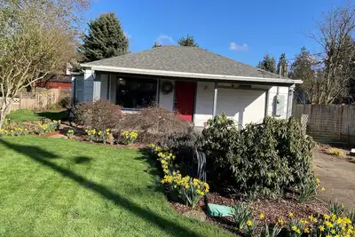 Image de Bienvenue au Cottage Piccolo! Situé dans un quartier résidentiel calme,