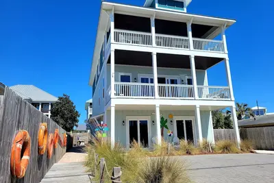 Image de Maison de luxe West End à 150 pieds du golfe avec vue de presque toutes les pièces