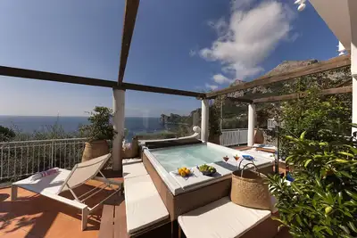 Image de Amore Rentals -Villa Giove with Private Swimming Pool, Sea View, Jacuzzi and Breakfast, Near the Sea