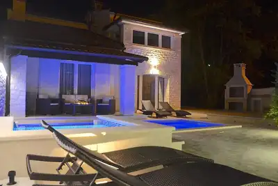 Image de Maison de vacances pour 8 personnes avec 150 m² à Strani (84044)