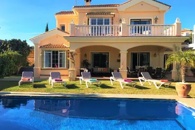 Image de Maison de vacances pour 9 personnes avec 350 m² habitables à Bahia de Casares (66223)
