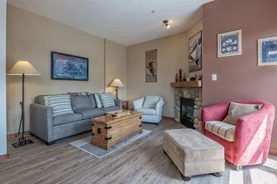 Image de 2 Chambres End Unit Townhome - Free WiFi / câble Great Location - Animaux acceptés Trop!